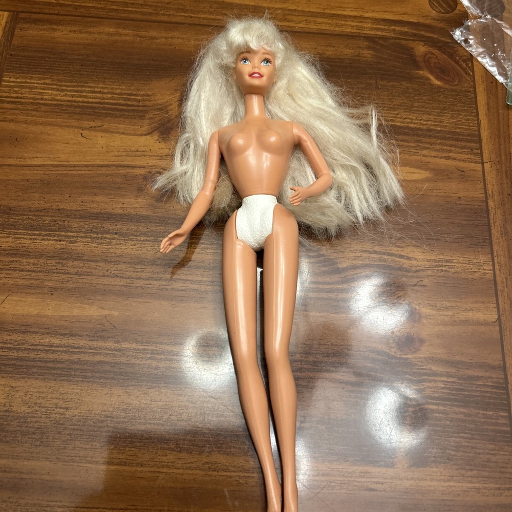 Barbie 1976 Blonde White Hair Bangs